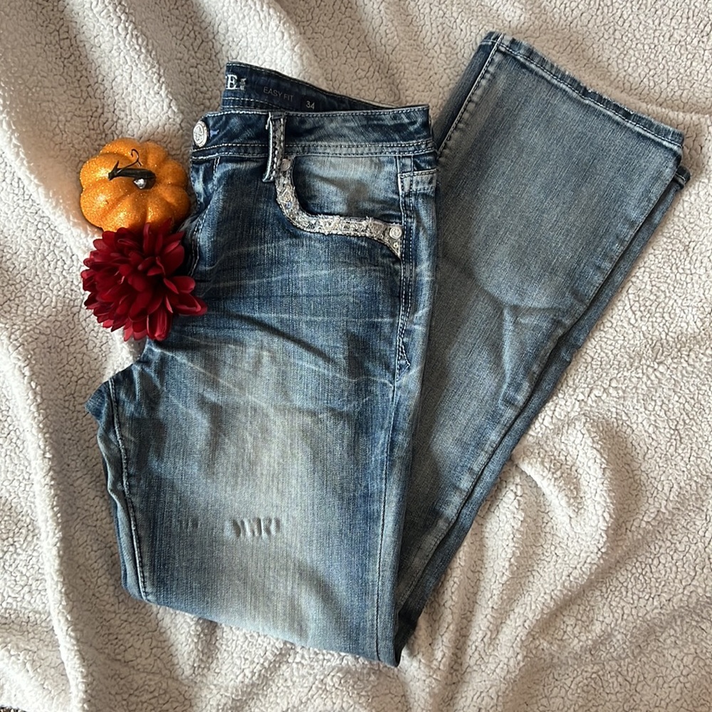 Medium-wash Grace in LA bootcut jeans